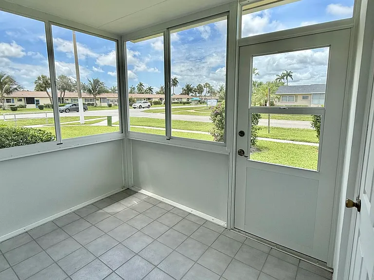 5263 Cresthaven Blvd #A — Photo 8