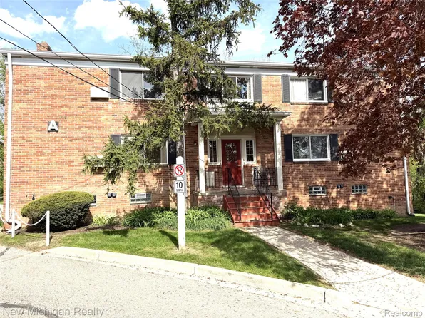 32718 Grand River Ave Unit A4, Farmington, MI 48336