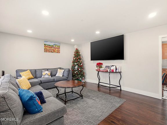 4th image of 17 Bass Place