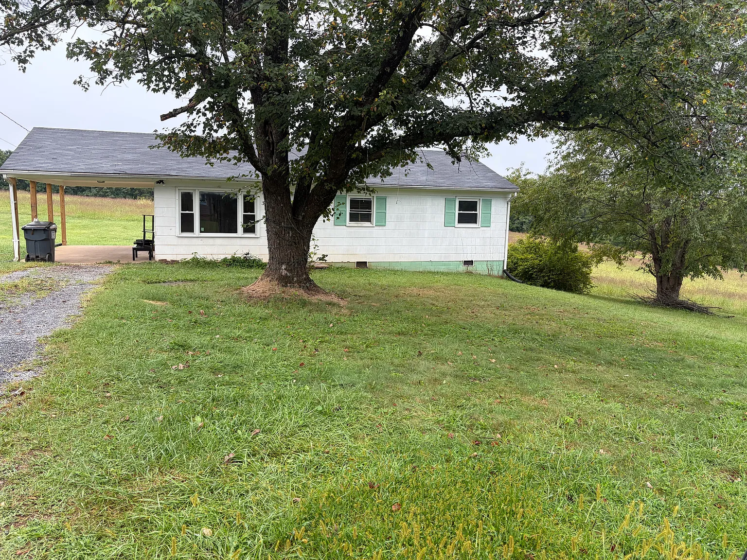 3 bed, 1000 sqft, $1,200 — Photo 1