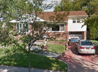 41 Hillary Ln, Westbury, NY 11590
