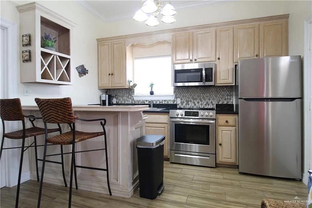 2 bed, 2.0 bath, 924 sqft, $1,800 — Photo 3