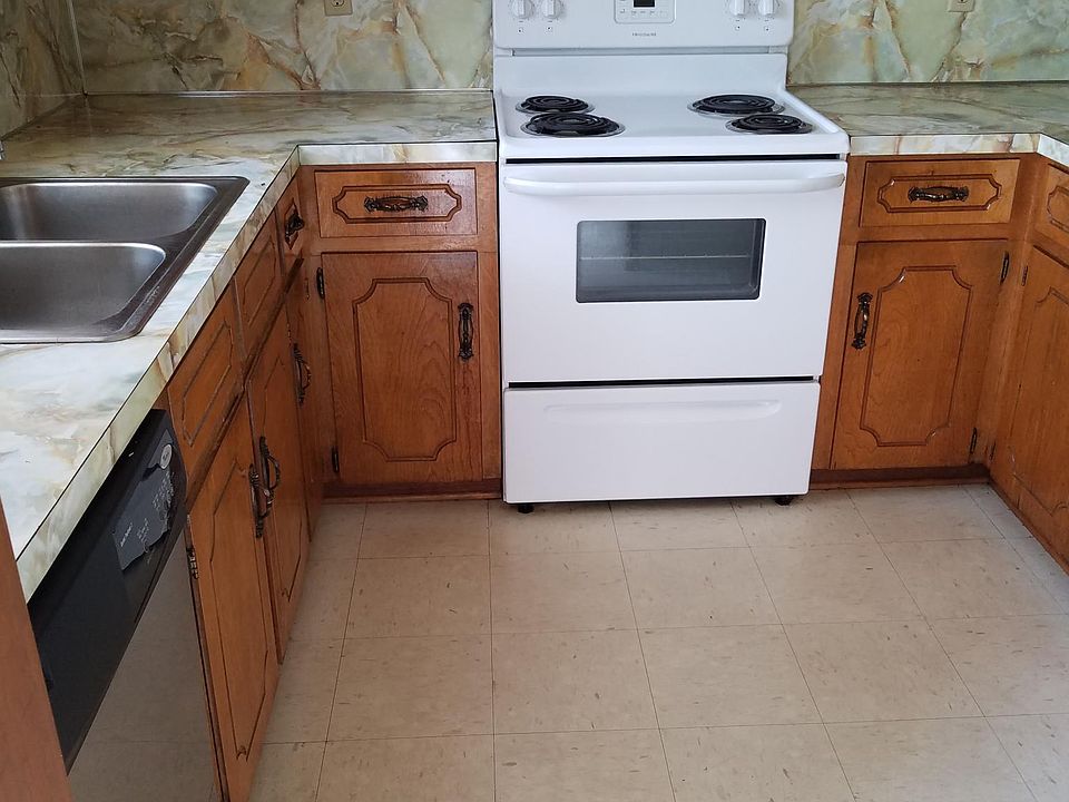 1st image of 1520 Pine Dr