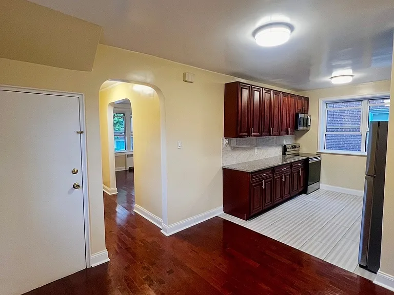 Colonial Ave — Photo 5