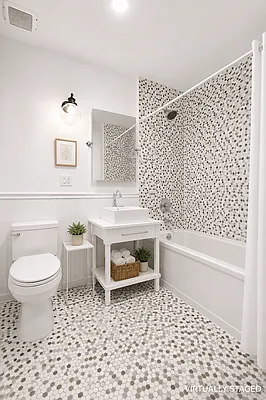 Bathroom, photo 1