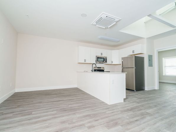 115 NE Front St APT 208