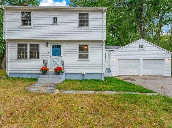 44 Dwelley Ave, Hanover, MA 02339