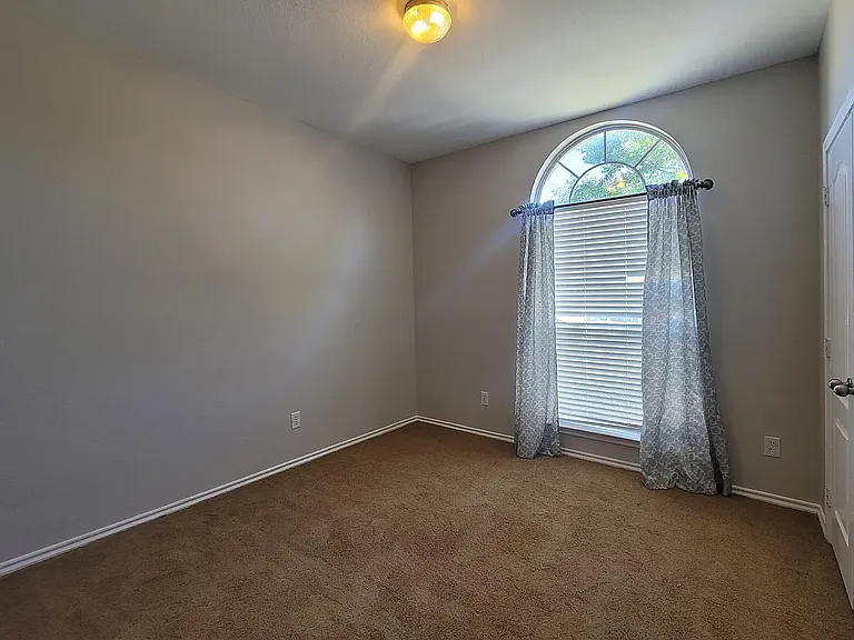 806 Bens Dr — Photo 13