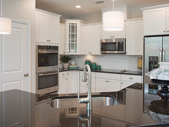 Island perfect for meal prep