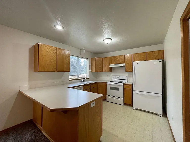 3115 E 44th Ave — Photo 3