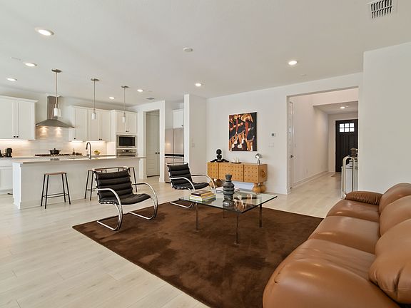 Living room / kitchen