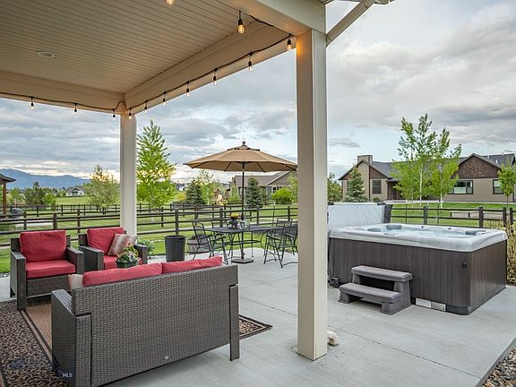 3rd image of 238 Parklands Trl