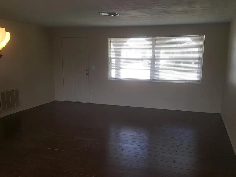 6108 Halifax Dr — Photo 2