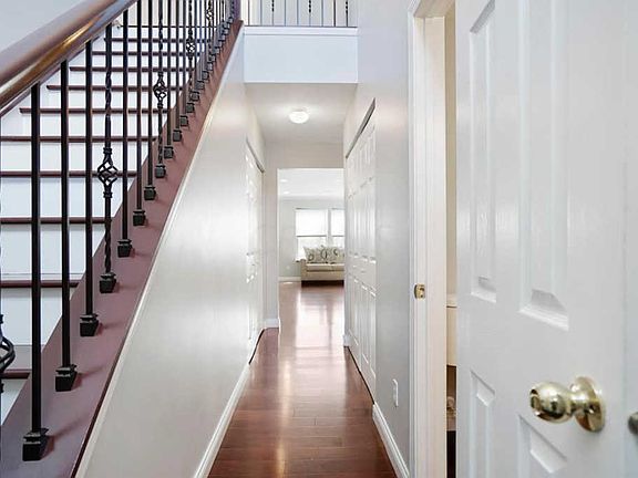 3rd image of 3012 Sussex Place Dr