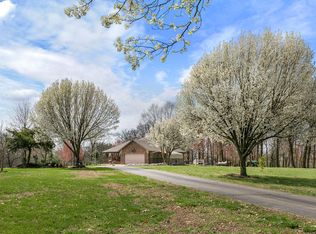 1586 W Dewberry Rd, Nixa, MO 65714