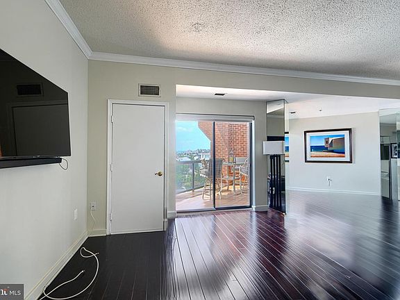 4th image of 2515 Boston St Unit 706