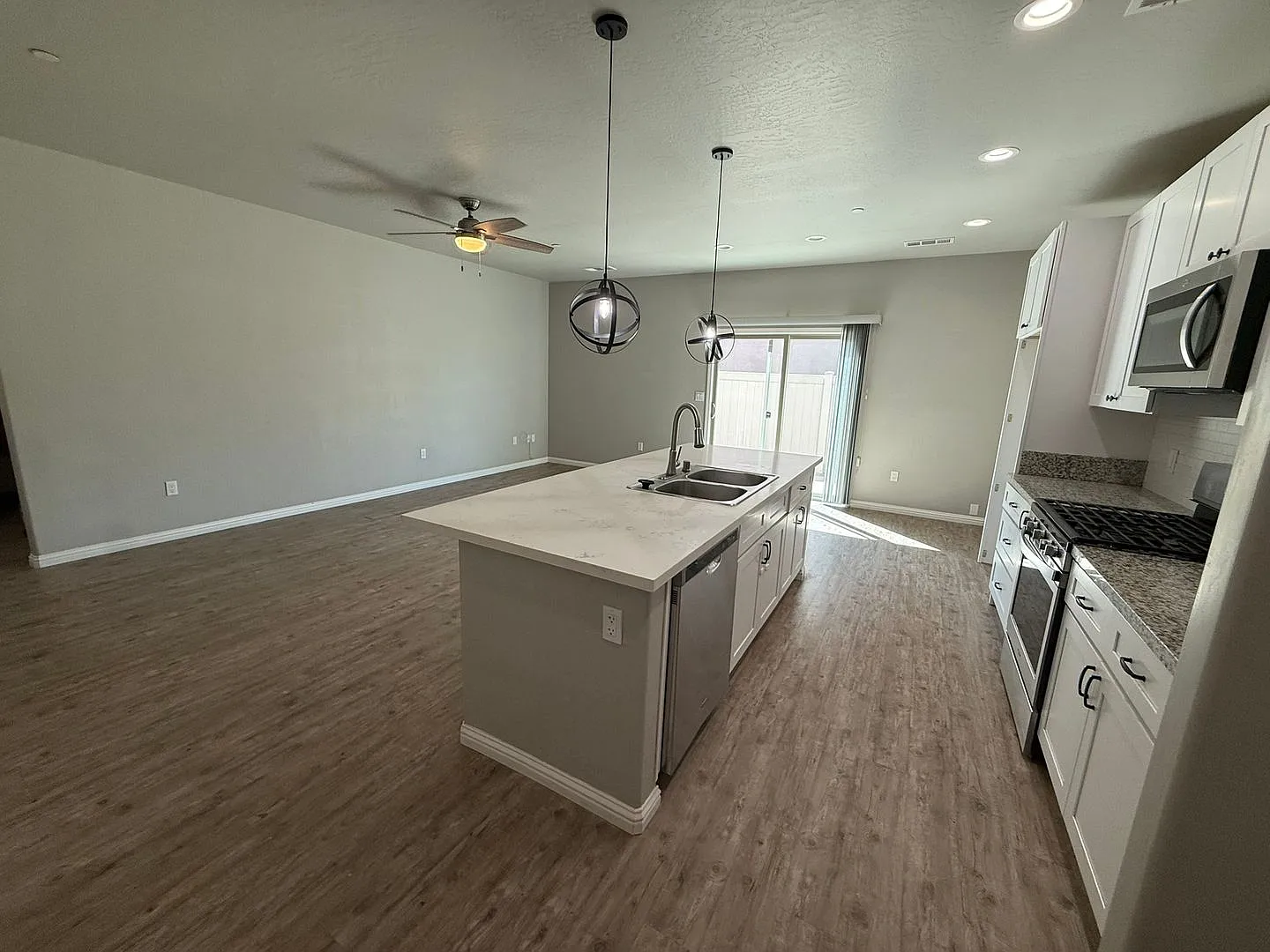 Highly desired SW neighborhood — Photo 3