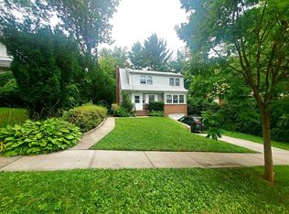 24015 Little Neck Rd, Flushing, NY 11363