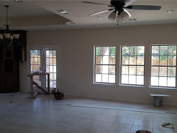 4th image of 305 E Fogg St