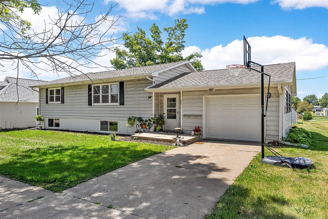 203 1st Ave, Stanwood, IA 52337 Zillow