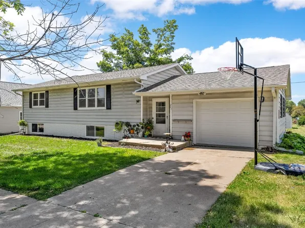 203 1st Ave, Stanwood, IA 52337