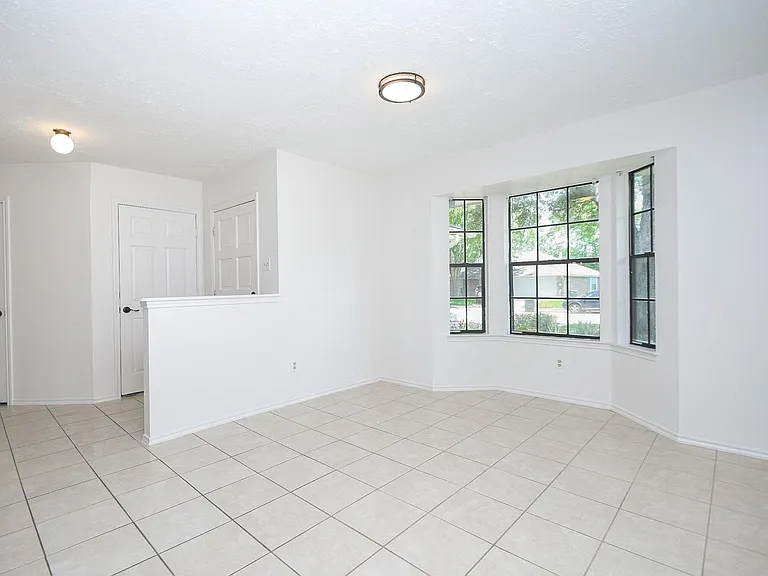 2303 Old Dixie Dr — Photo 3