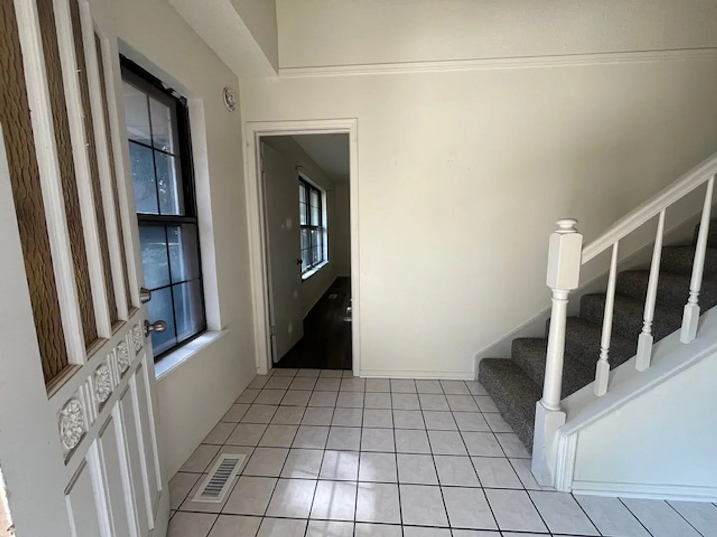 Union Schools-Peters Elementary, 4 bedroom, 2 bath, 2 car garage. — Photo 2