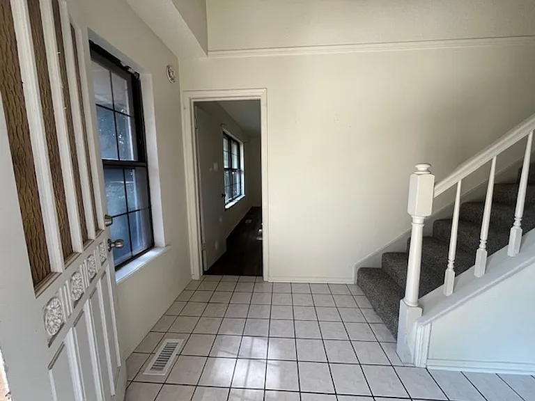 1832 S Fir Ave — Photo 2