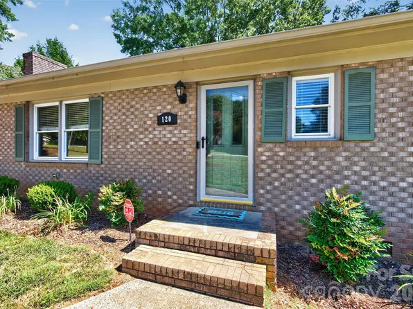 120 Regal Cir, Mooresville, NC 28117