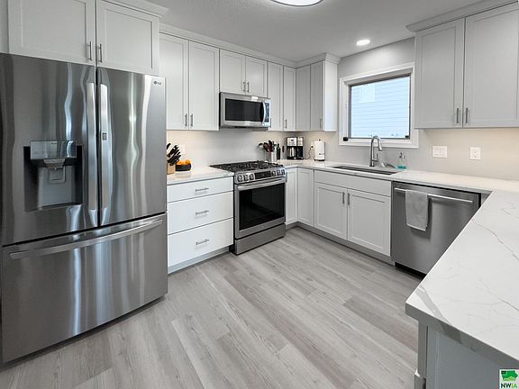 5th image of 4829 Robin Ln