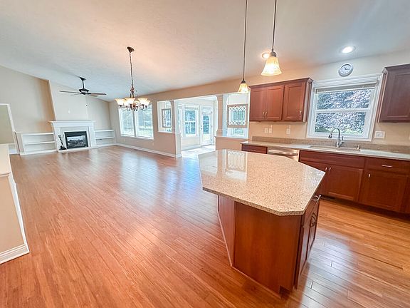 5th image of 1130 Coral Springs Dr