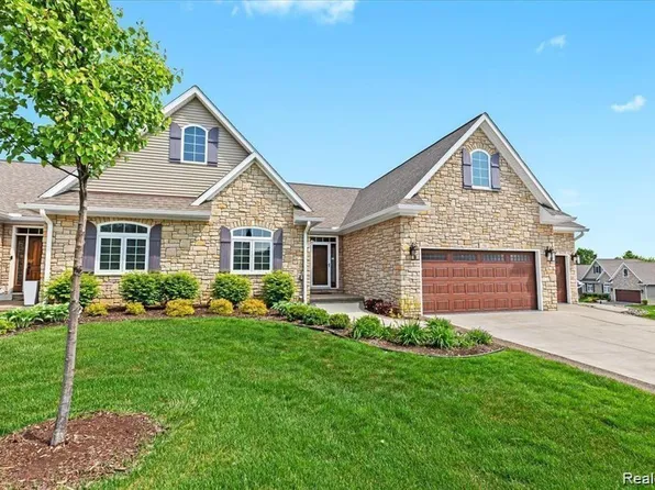 70 Fox Hollow Dr, Metamora, MI 48455