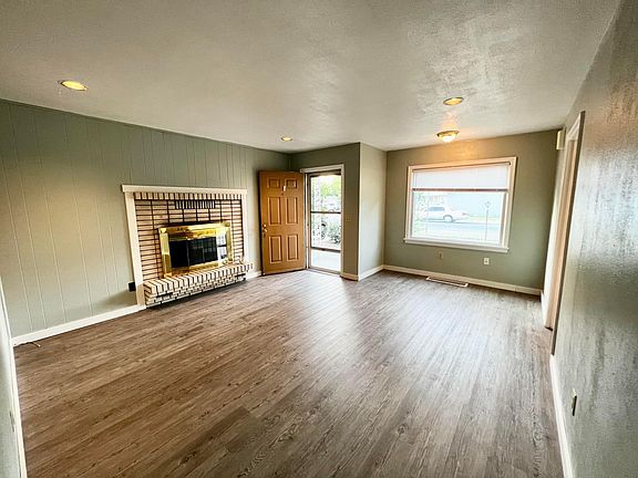 3rd image of 1644 Lewis Ave