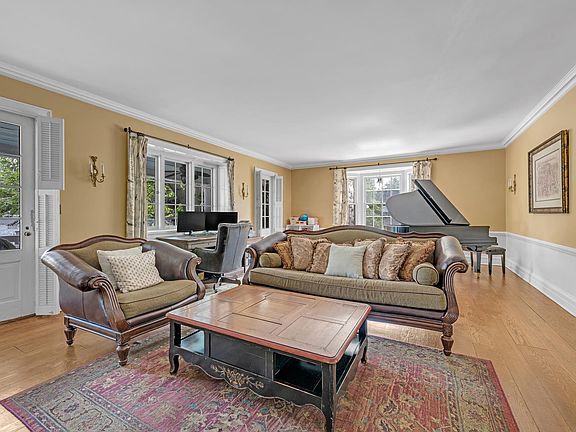 2nd image of 6 Milford Ln