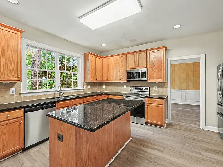 1203 Fairfax Woods Dr — Photo 11
