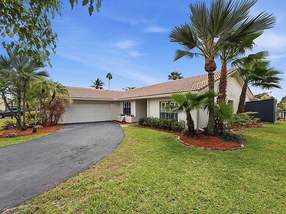 3rd image of 10108 NW 1st Manor
