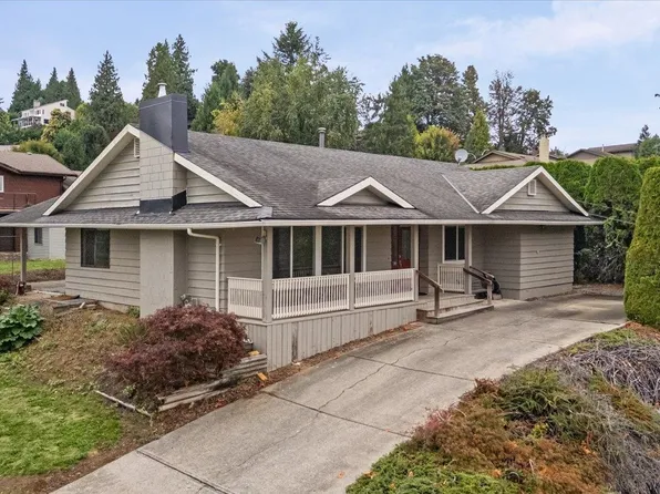 9951 Hillcrest Dr, Chilliwack, BC V2P 7P4