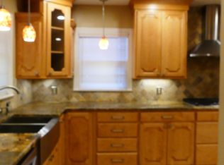 121 E 6th St, Yorktown, TX 78164