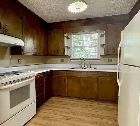 5th image of 725 Pineview Dr