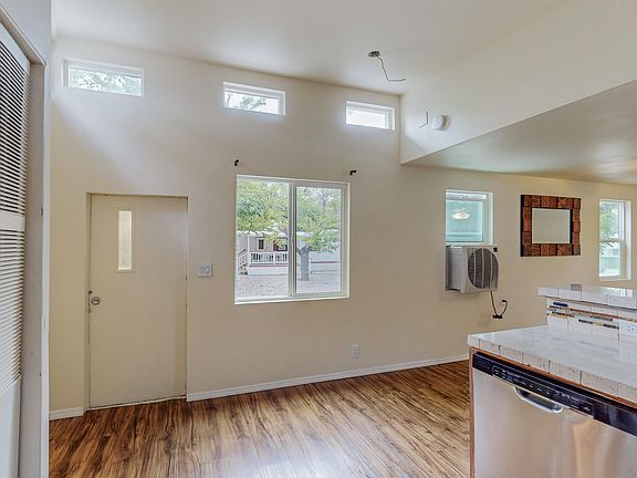 4th image of 2901 Carlisle Blvd NE