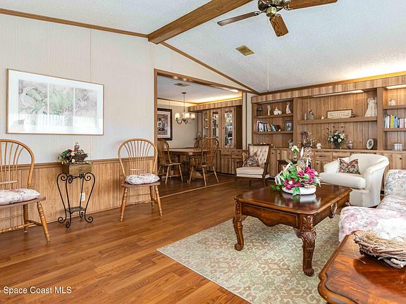 5th image of 703 Amaryllis Dr