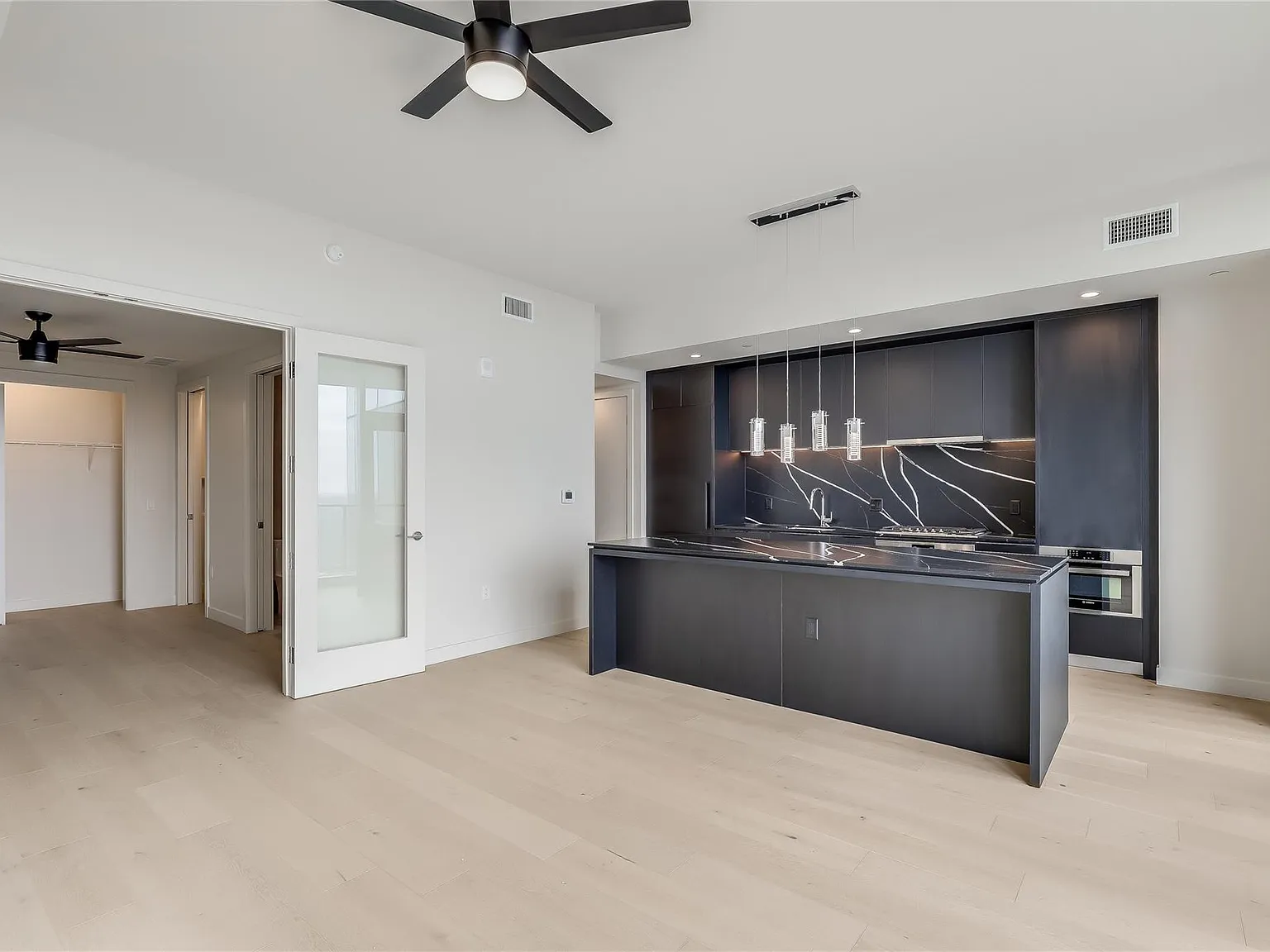 1 bed, 1.0 bath, 707 sqft, $3,400 — Photo 4