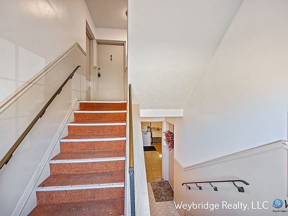 4th image of 205 E North St APT 4