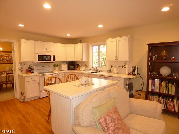 2nd image of 10 Lenape Dr