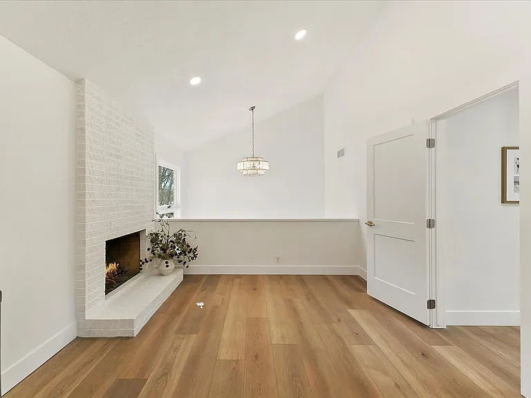 459 S Walnut St — Photo 21