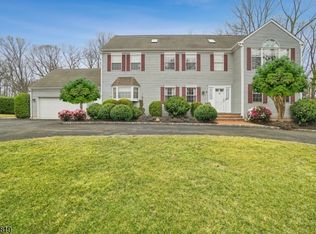 9 Stoneleigh Dr, Scotch Plains, NJ 07076