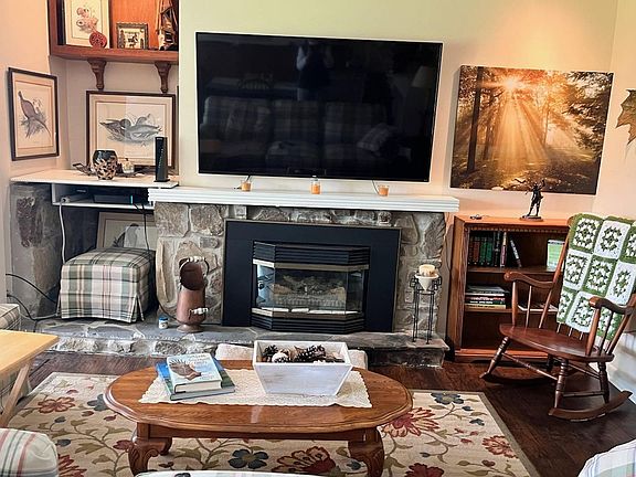 5th image of 74 Lakeshore Ct Unit 84