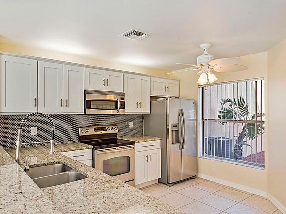5th image of 1132 W Lakes Dr