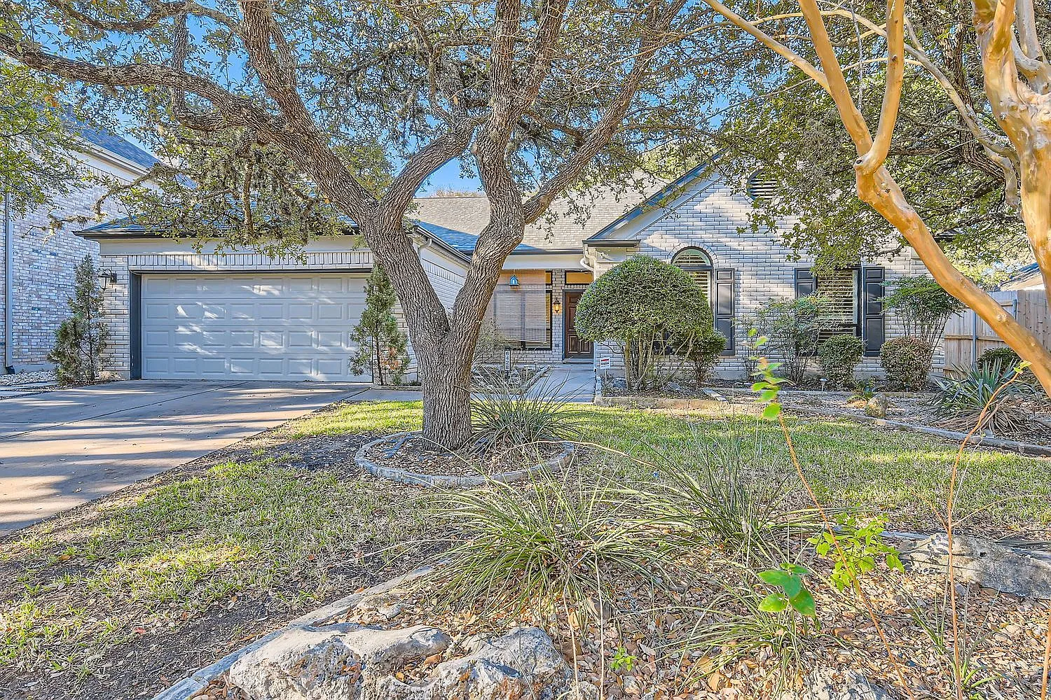 4 bed, 3.0 bath, 2413 sqft, $3,500 — Photo 2