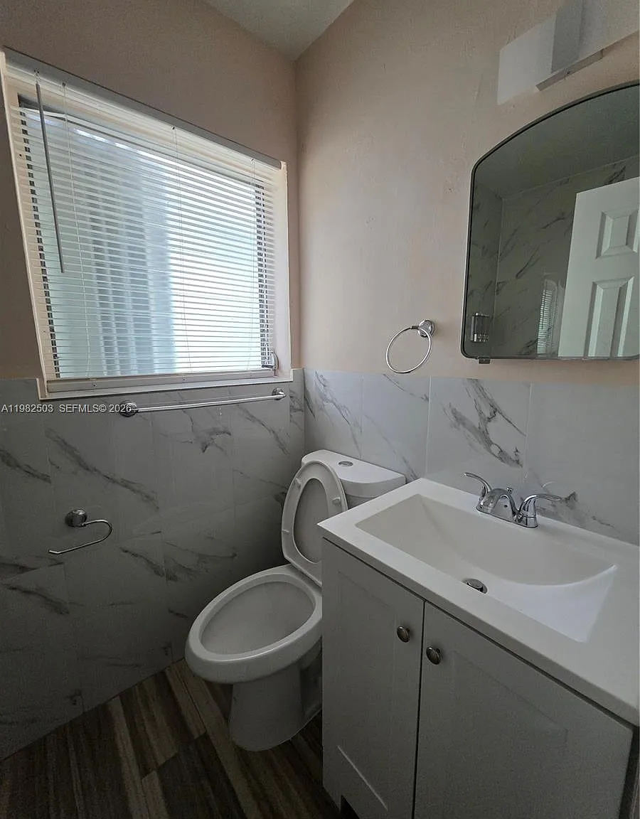 Country Club Estates Sec — Photo 4